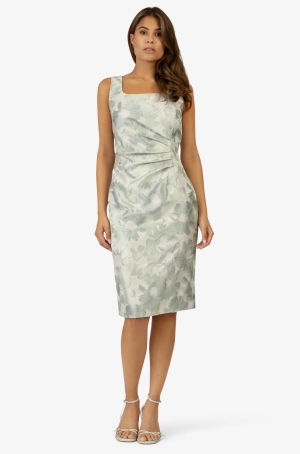 Apart női ruha, ujjatlan, derékban húzott, hátul sliccelt